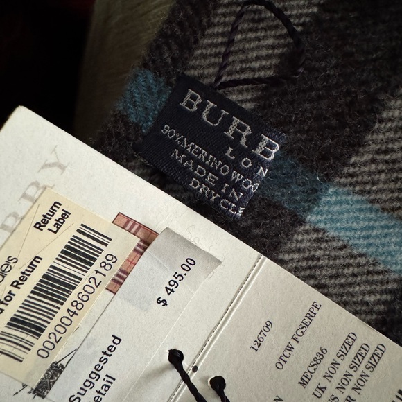 Burberry wrap - Picture 6 of 6